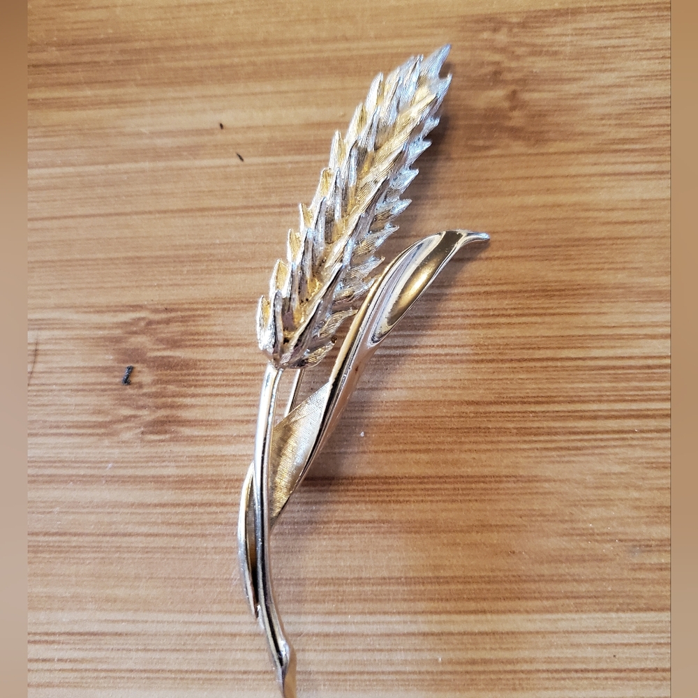 Vintage Boucher City of Regina Wheat Brooch